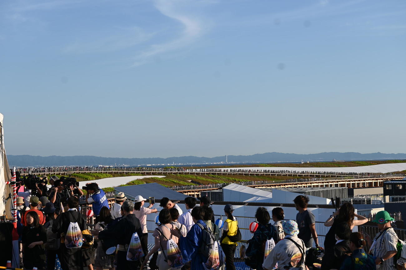 多くの人でにぎわう大阪・関西万博会場（撮影・松浦隆司）