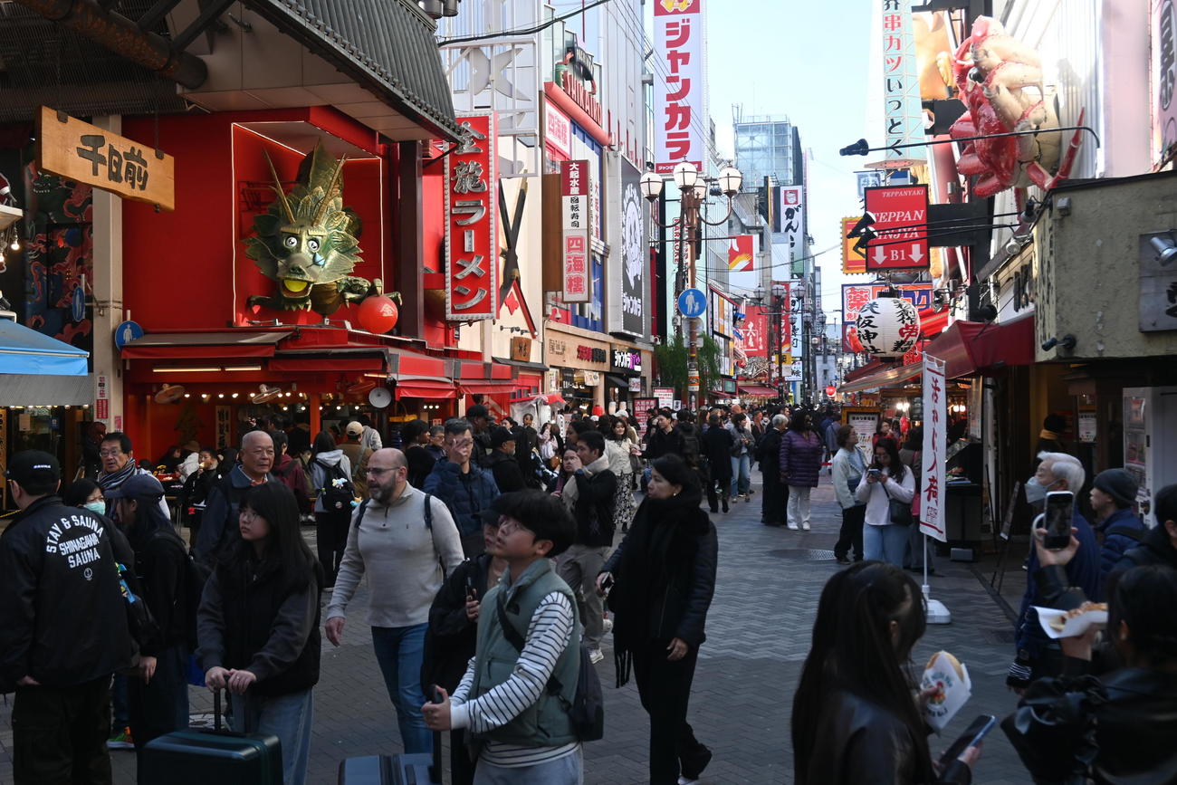多くのインバウンド客でにぎわう大阪・道頓堀（撮影・松浦隆司）