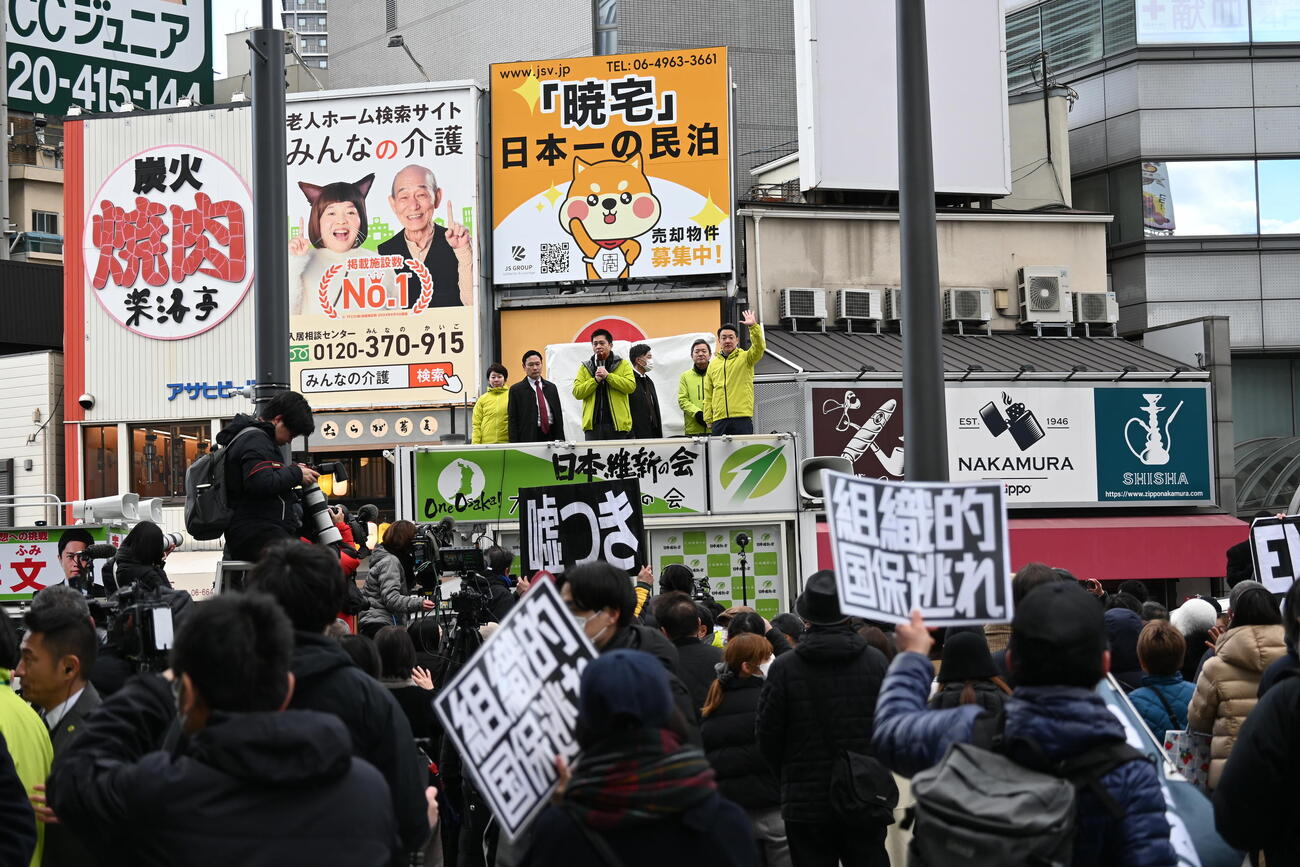 大阪府知事選が告示され、大阪・なんばで第一声に臨んだ日本維新の会の吉村洋文氏（2026年1月撮影）