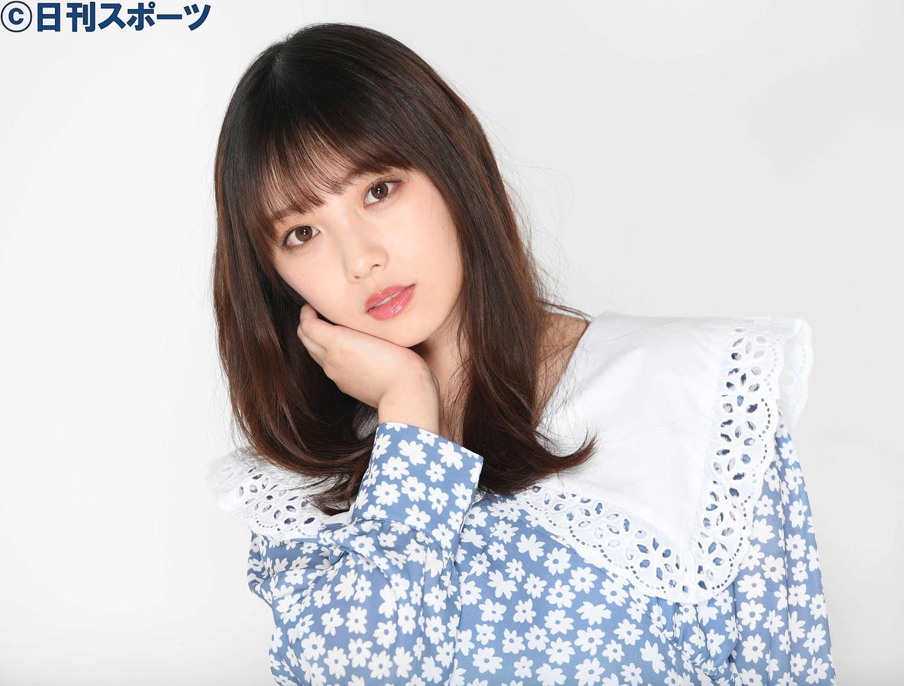 セカンド写真集「無口な時間」の発売を控える乃木坂46与田祐希は大人っぽくポーズを決める（撮影・鈴木みどり）