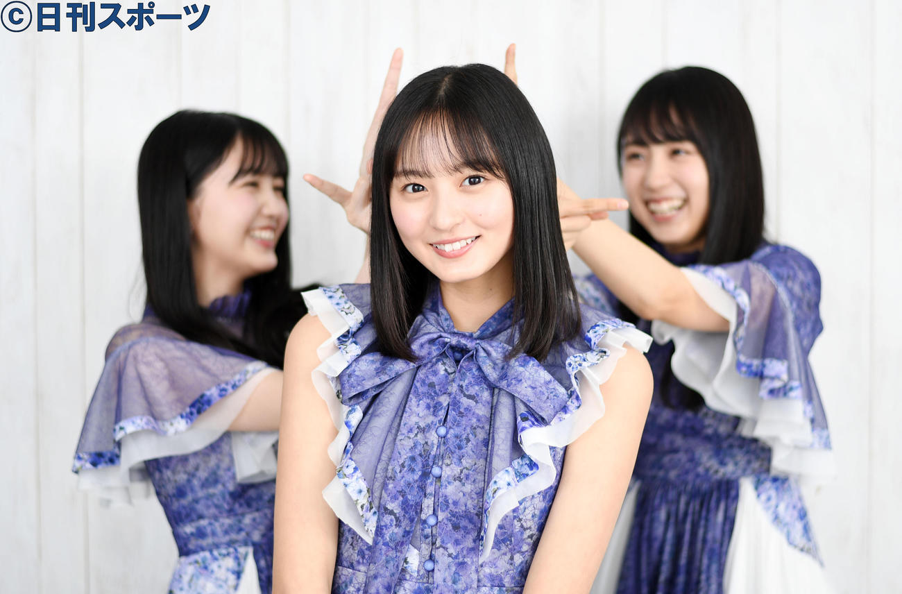 乃木坂46遠藤さくら（中央）の後ろでおどける久保史緒里（左）と賀喜遙香（撮影・横山健太）