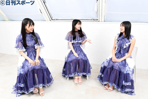 仲良く会話を交わす、左から乃木坂46の賀喜遙香、久保史緒里、遠藤さくら(撮影・横山健太)