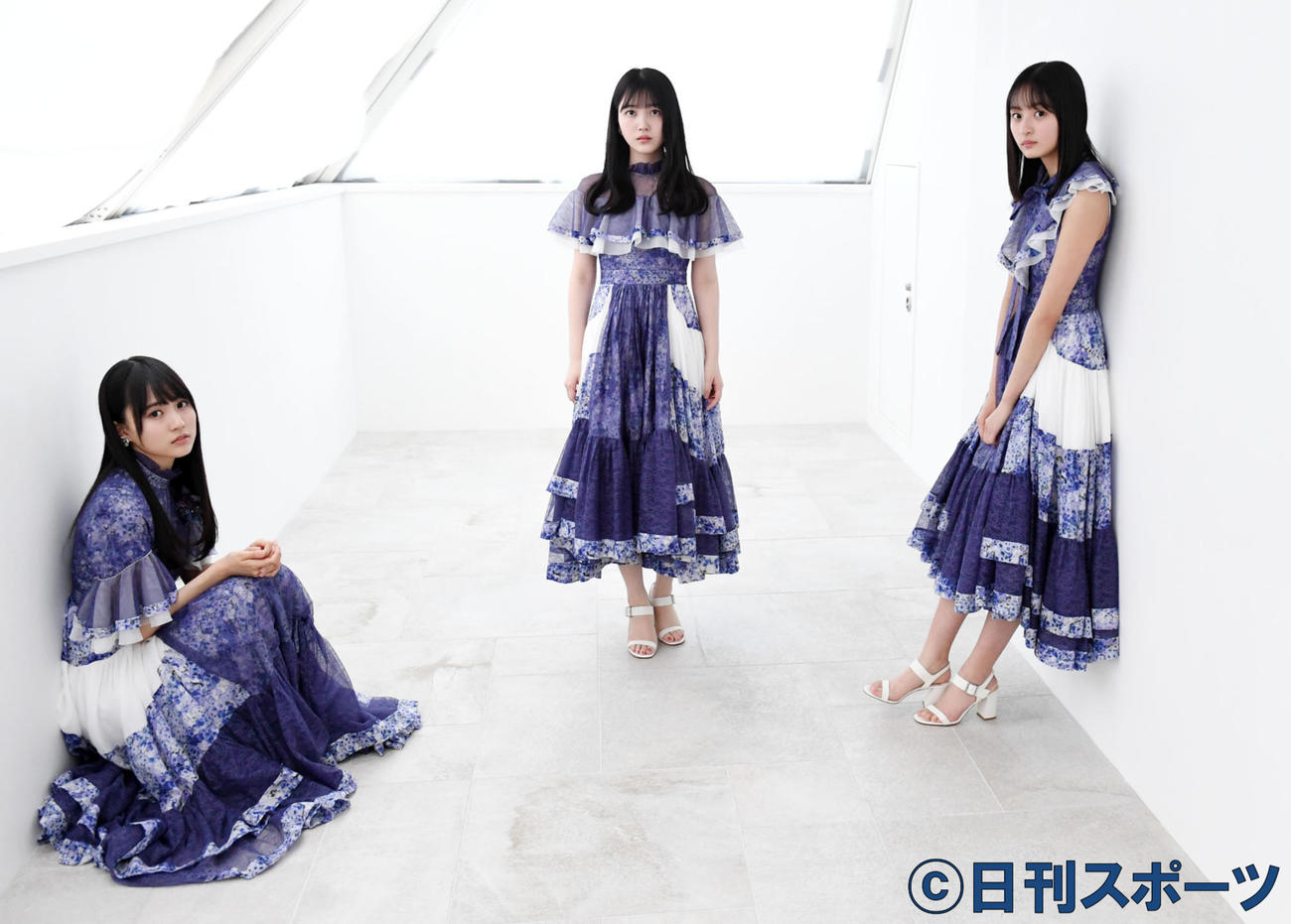 クールな表情でカメラを見つめる乃木坂46の賀喜遥香、久保史緒里、遠藤さくら（撮影・横山健太）