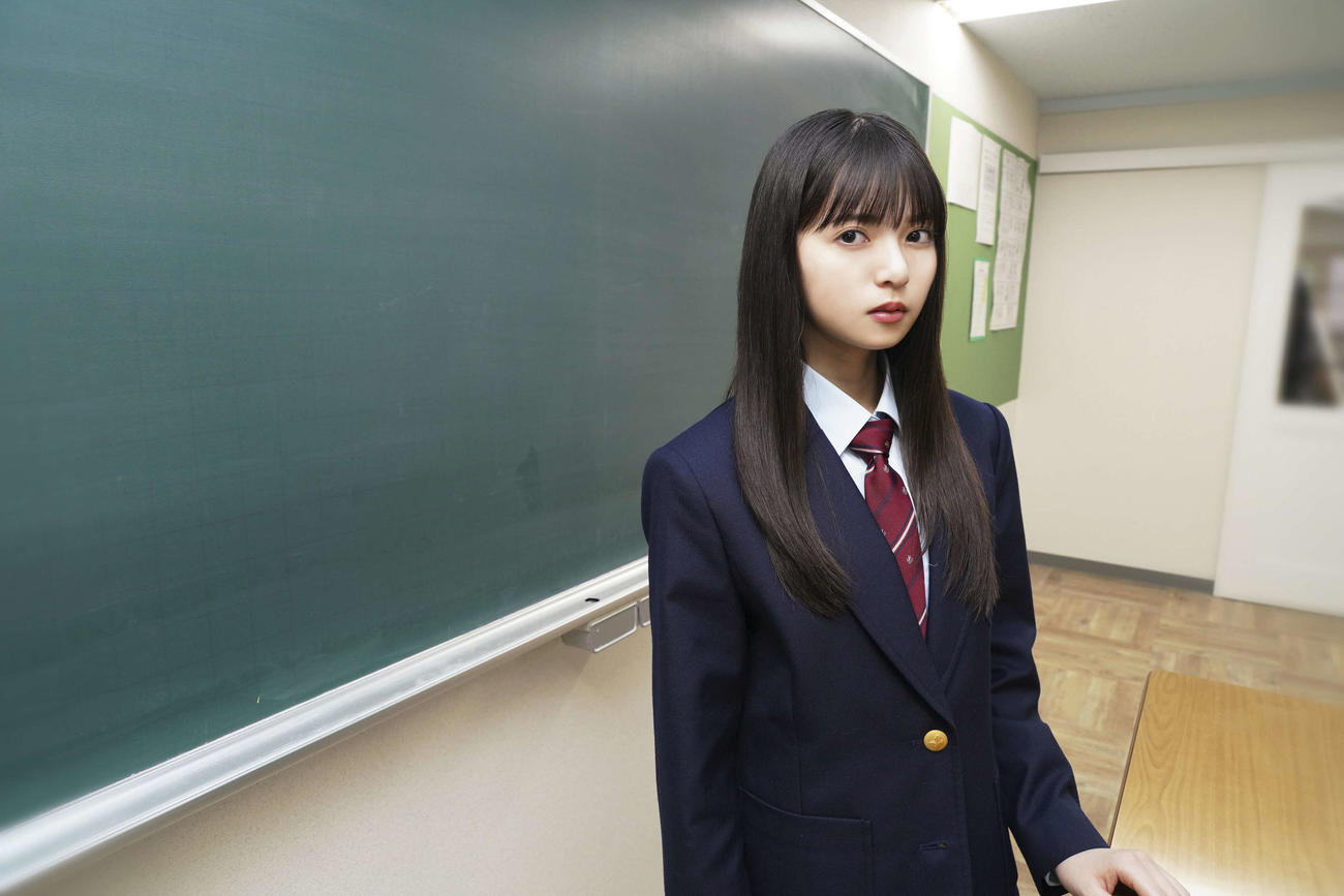 ドラマ「リモートで殺される」で、屋上から転落死した女子高生、田村由美子を演じる齋藤飛鳥
