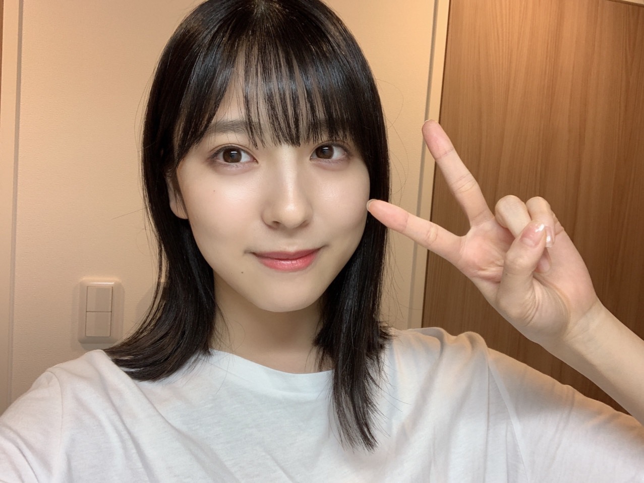 ポーズをとる早川聖来