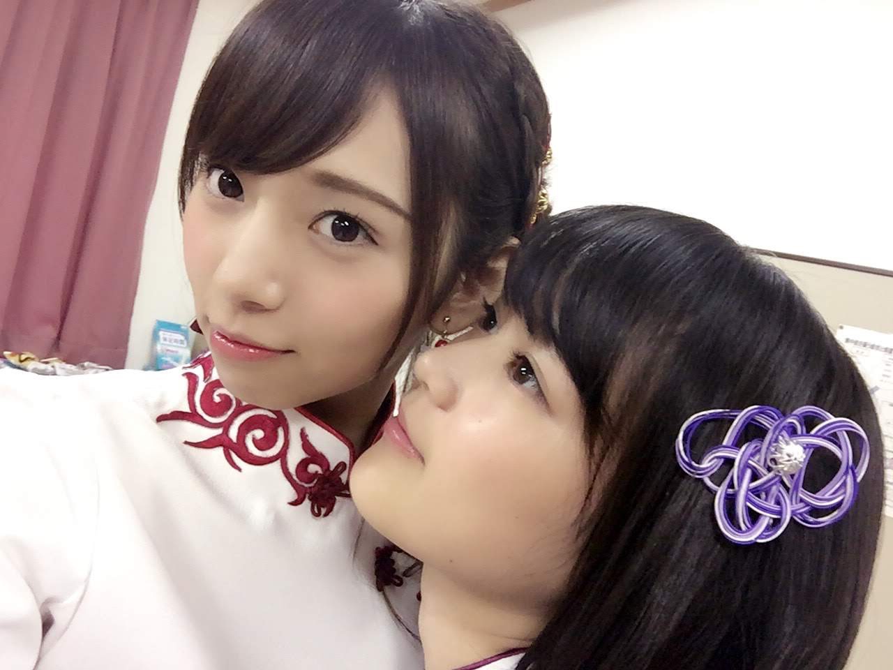 「サヨナラの意味」のミュージックビデオ撮影に臨んだ当時の乃木坂46新内眞衣（左）と生田絵梨花