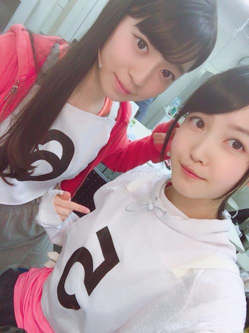 「3人のプリンシパル」公演時の乃木坂46久保史緒里（右）と阪口珠美