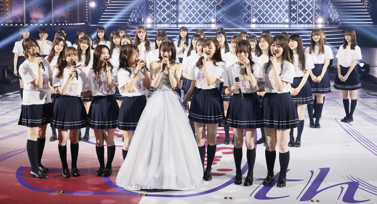 堀未央奈（前列左から5人目）の卒業ライブとなった2期生ライブに、先輩や後輩メンバーたちも大集合した