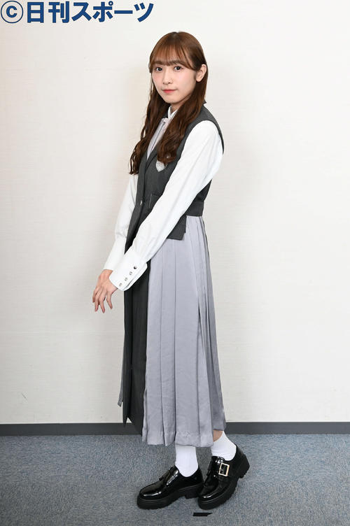 ほほ笑む櫻坂46渡辺梨加（撮影・山崎安昭）