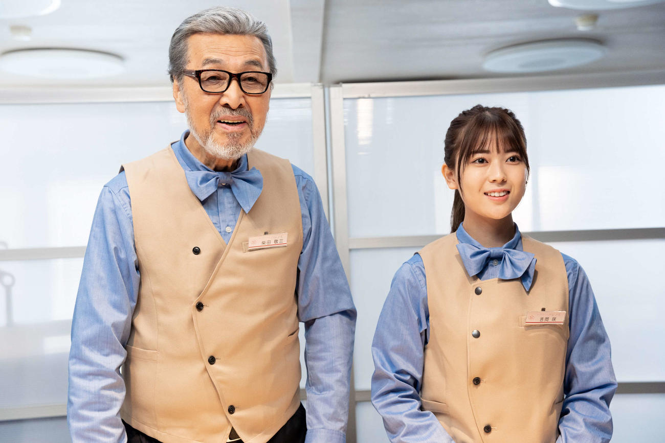 映画「世の中にたえて桜のなかりせば」に宝田明（左）とダブル主演する岩本蓮加