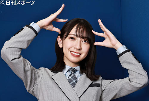 新曲での決めポーズを披露する金村美玖(撮影・中島郁夫)