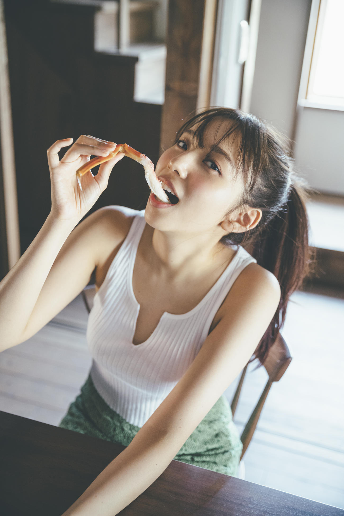 乃木坂46新内眞衣セカンド写真集の先行カット（撮影／東 京祐）