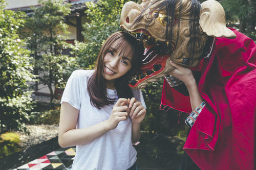 乃木坂46新内眞衣セカンド写真集の先行カット(撮影/東 京祐)