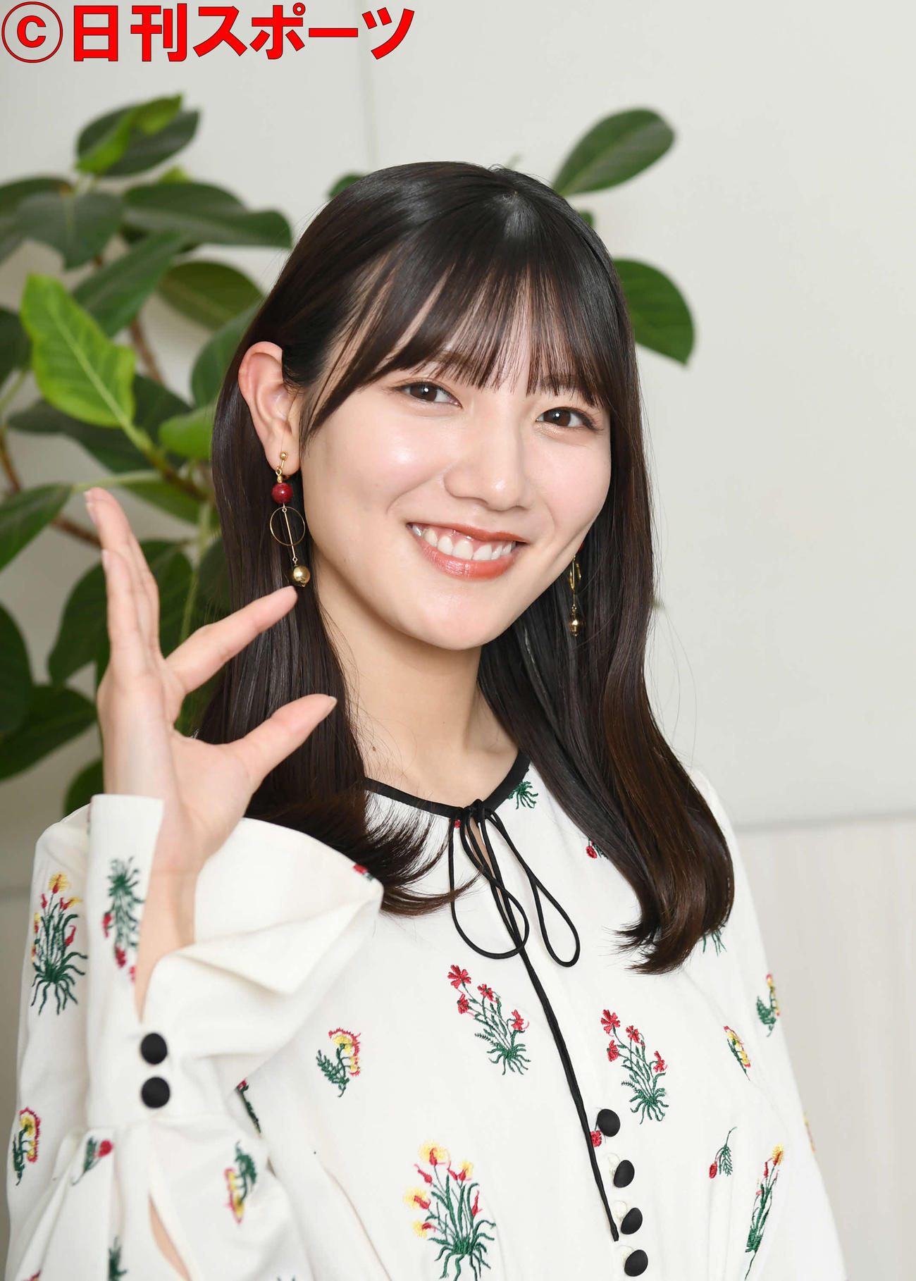 1st写真集「思い出の順番」の撮影秘話を笑顔で語る日向坂46の河田陽菜（撮影・酒井清司）