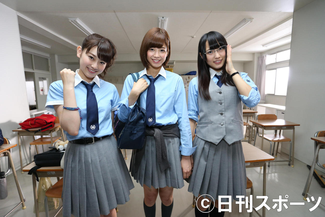 2016年の渡邉理佐（中央）