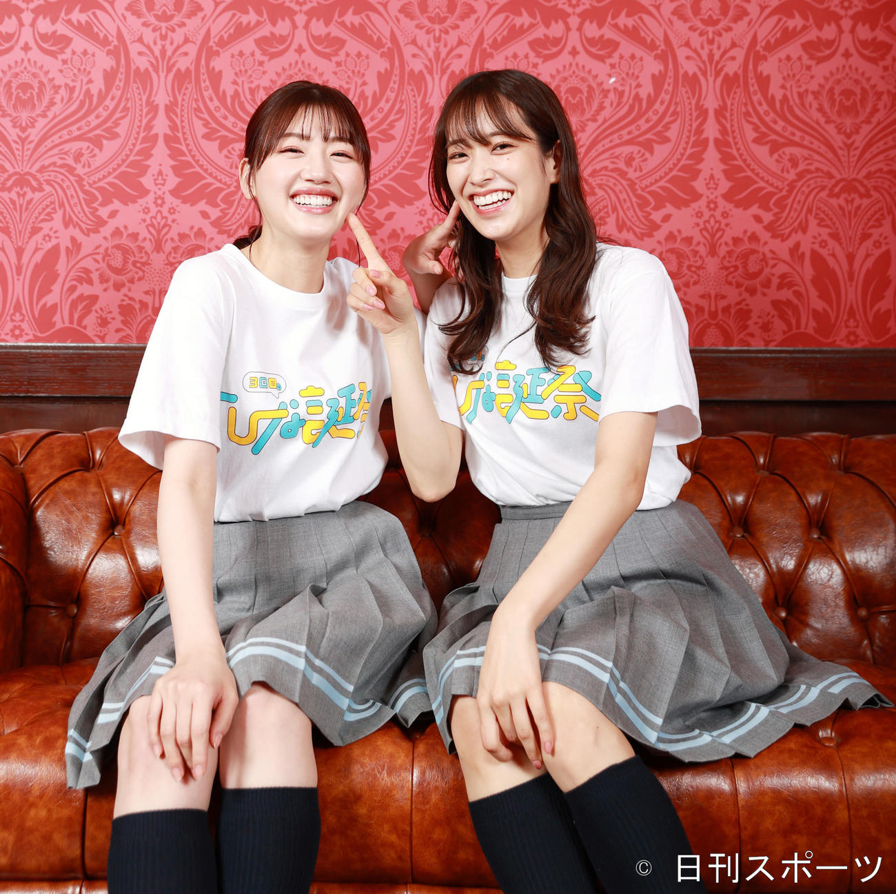 明るくマイペースな日向坂46の「W佐々木」こと佐々木美玲（左）と佐々木久美。可愛いらしい2人のコンサートへの秘めたる思いを語る姿に格好良さも垣間見えた（撮影・垰建太）