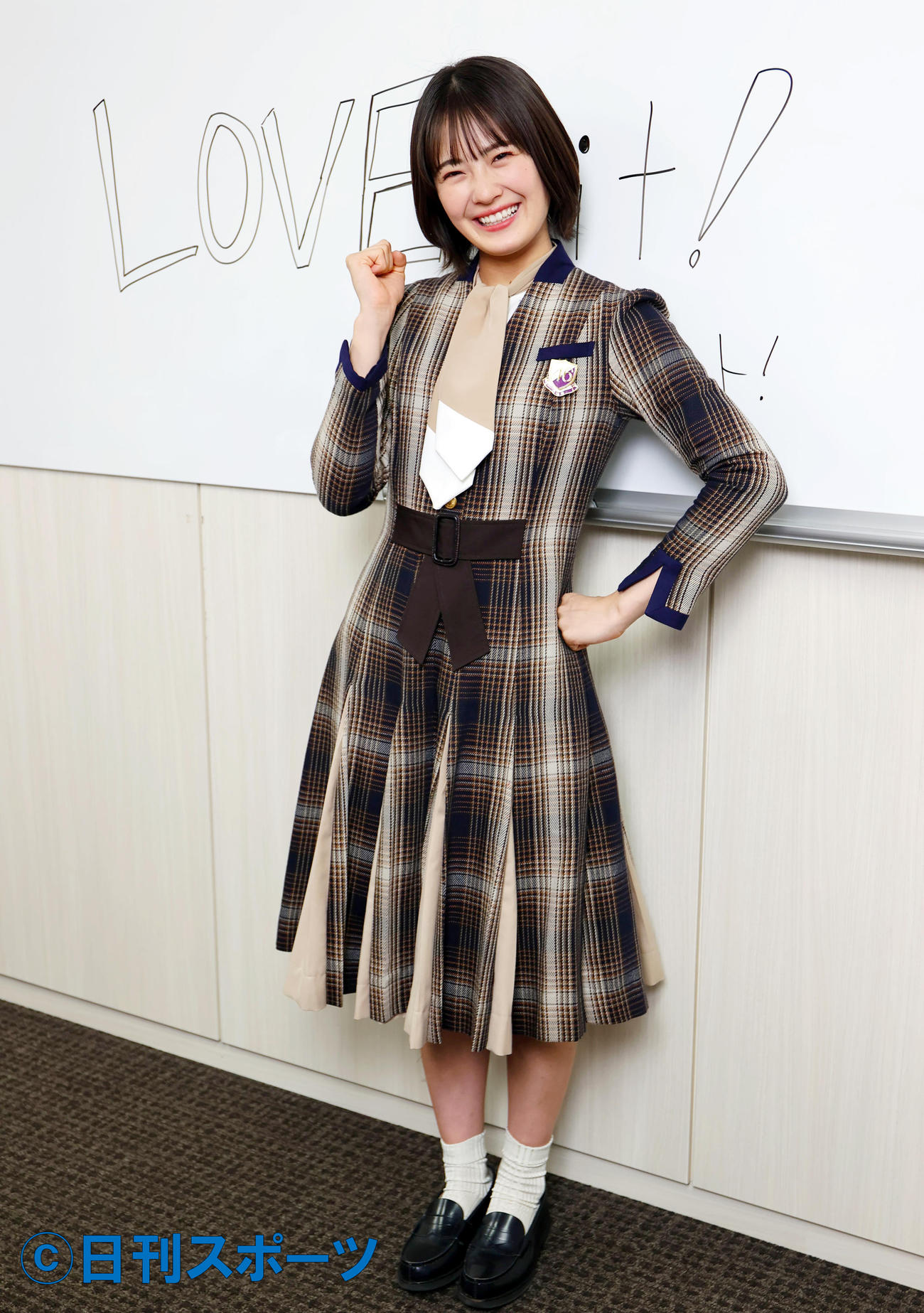 4月からTBS系「ラヴィット！」の月曜担当が決まり笑顔でポーズの乃木坂46清宮レイ（撮影・野上伸悟）