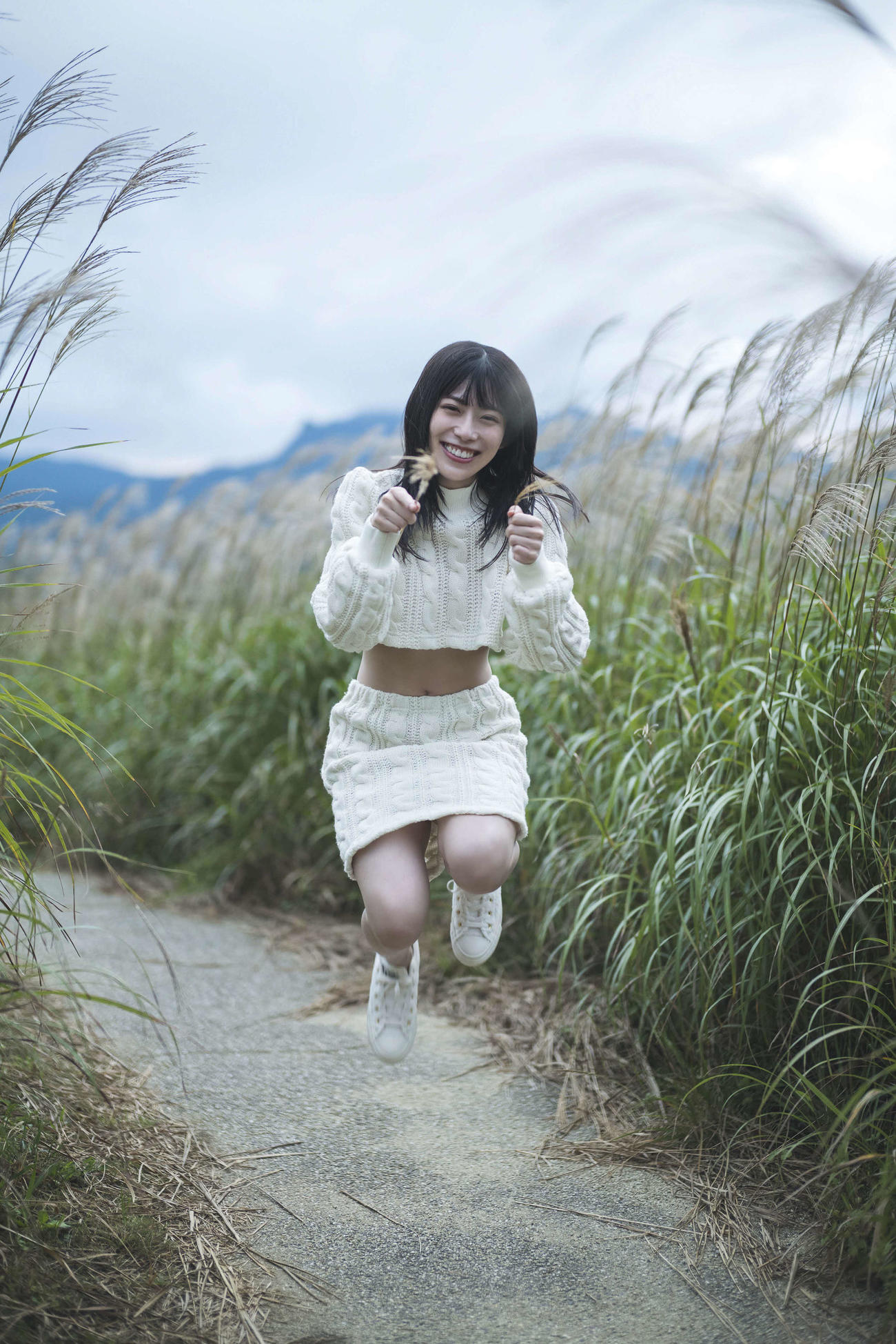 日向坂46東村芽依ファースト写真集の先行カット（C）藤本和典／白夜書房