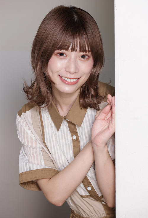ファースト写真集「見つけた」が発売された東村芽依（撮影・中島郁夫）