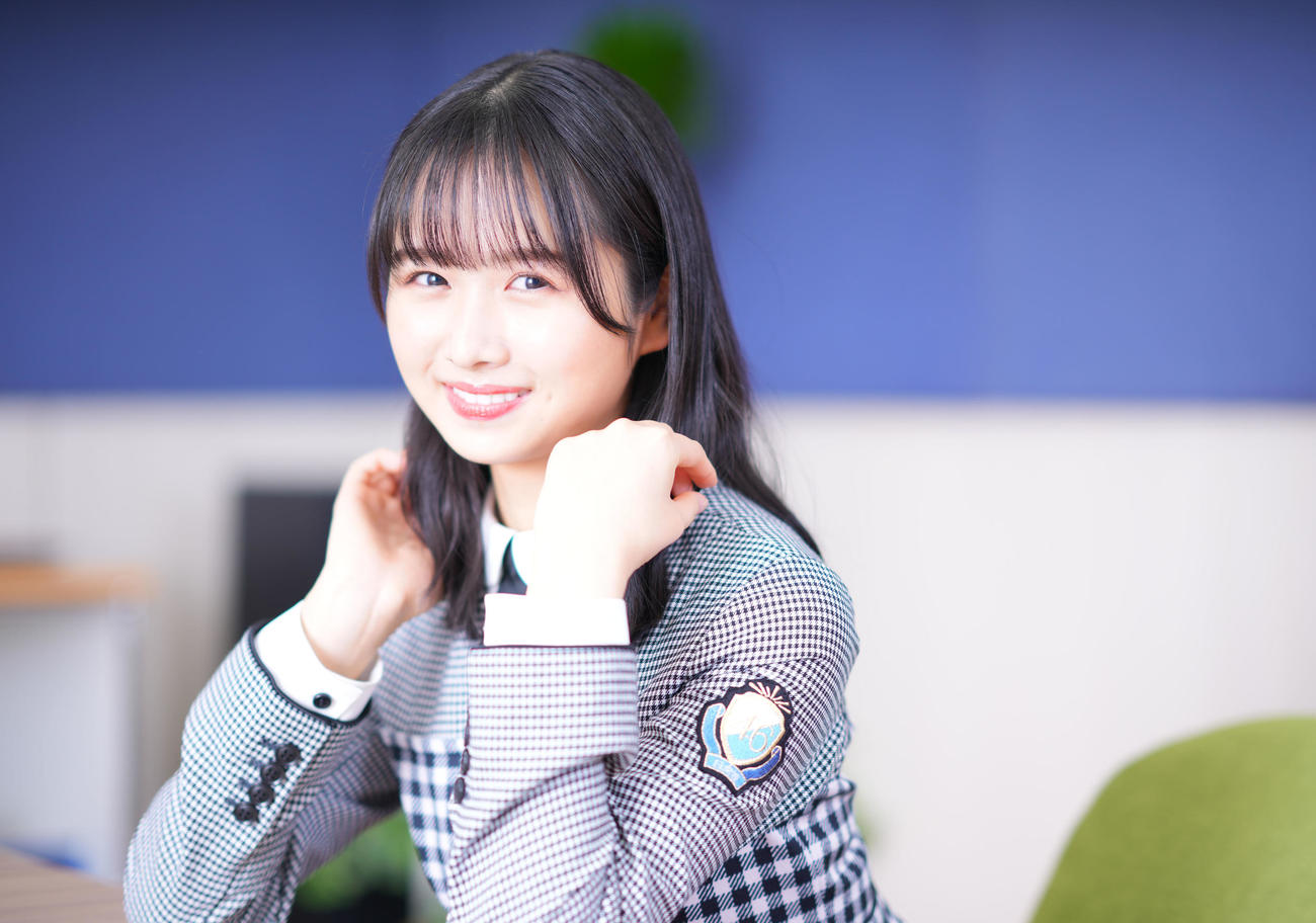 おっとりした雰囲気から見せる愛らしい笑顔が魅力的な日向坂46上村ひなの（撮影・垰建太）