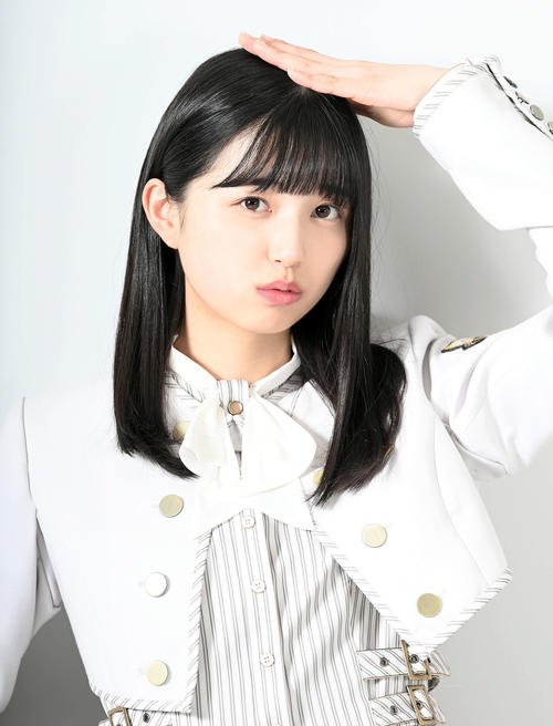 乃木坂46加入1周年を迎え、キュートな笑顔でポーズを決める五百城茉央（撮影・たえ見朱実）