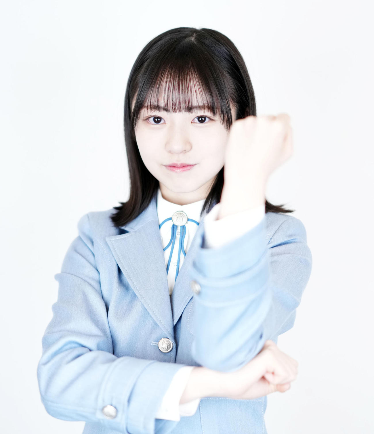 照れながらも得意な空手の形を披露した日向坂46正源司陽子（撮影・横山健太）