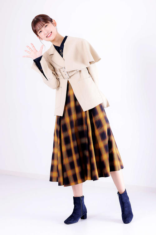 爽やかに手を振る櫻坂46井上梨名（撮影・河田真司）