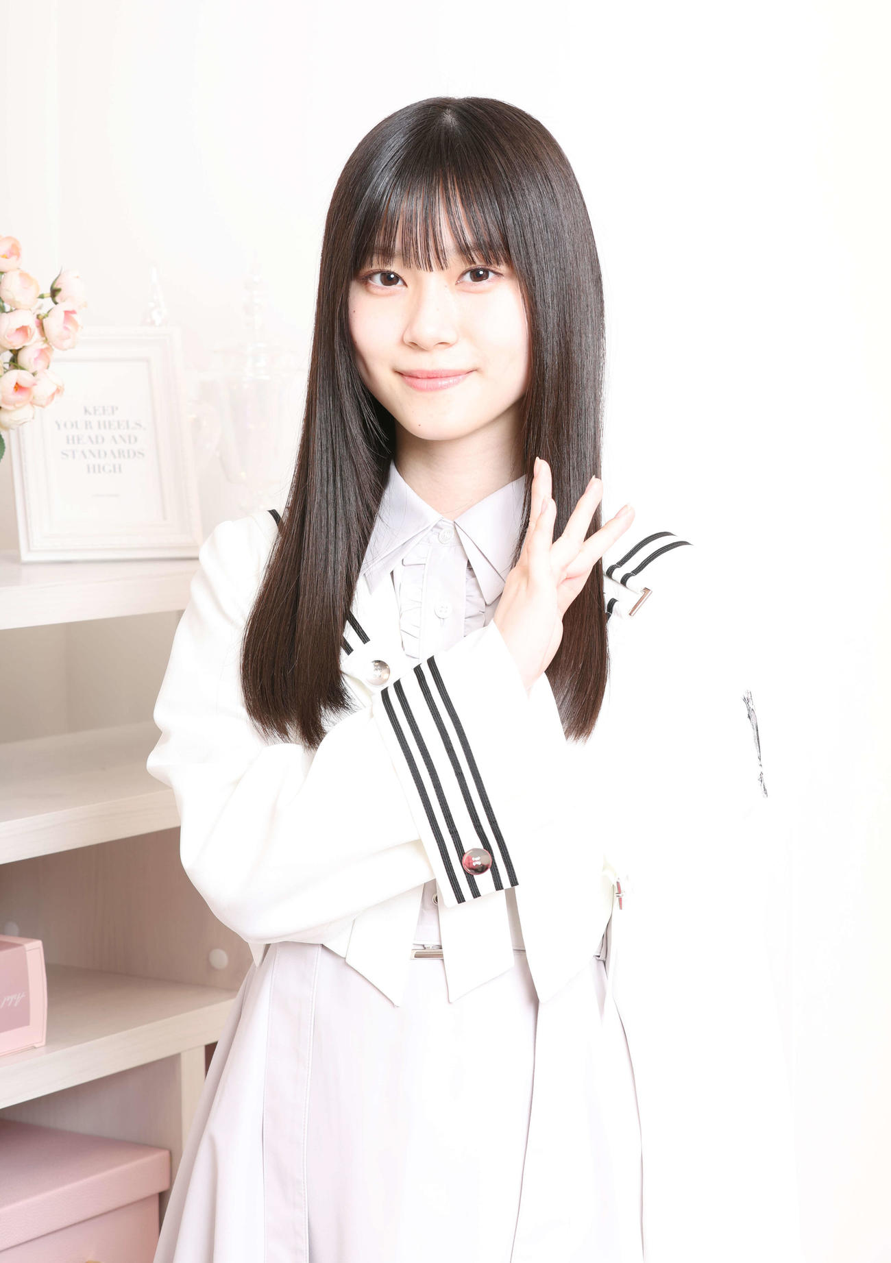 優しい笑顔で櫻坂ポーズをする櫻坂46山下瞳月（撮影・宮地輝）