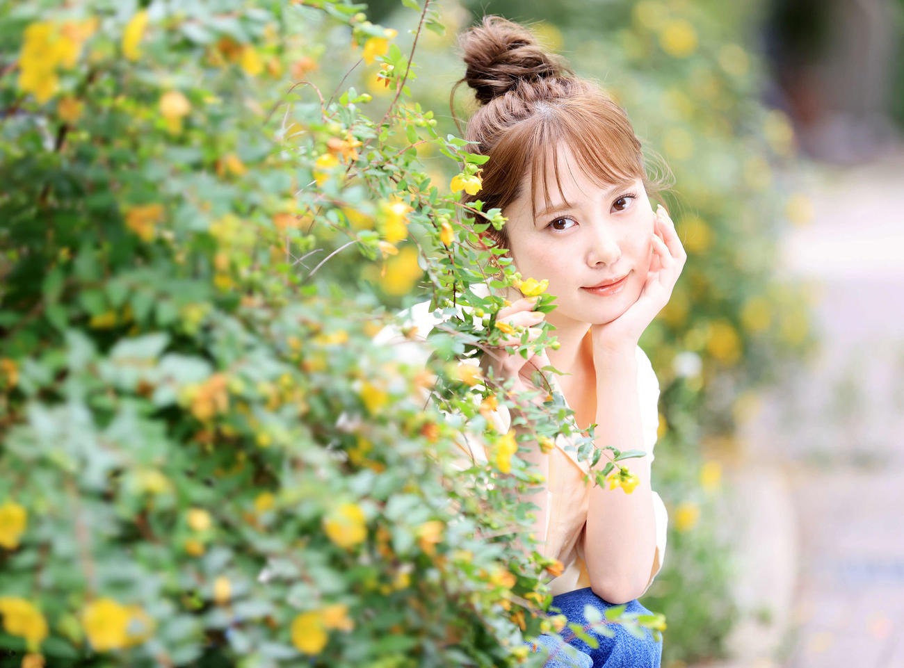透き通るような肌に芯（しん）の強さを感じる瞳が印象的な日向坂46加藤史帆（撮影・浅見桂子）