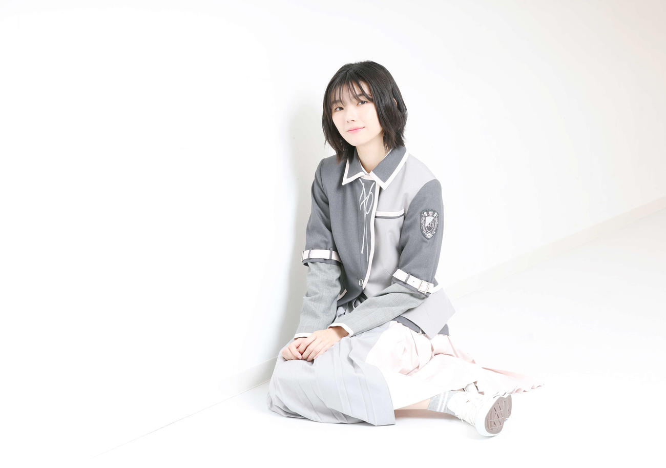 優しい笑みでカメラを見つめる櫻坂46藤吉夏鈴（撮影・宮地輝）