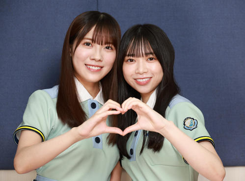 ダブル主演の舞台について語る森本茉莉(左)と山口陽世(撮影・中島郁夫)