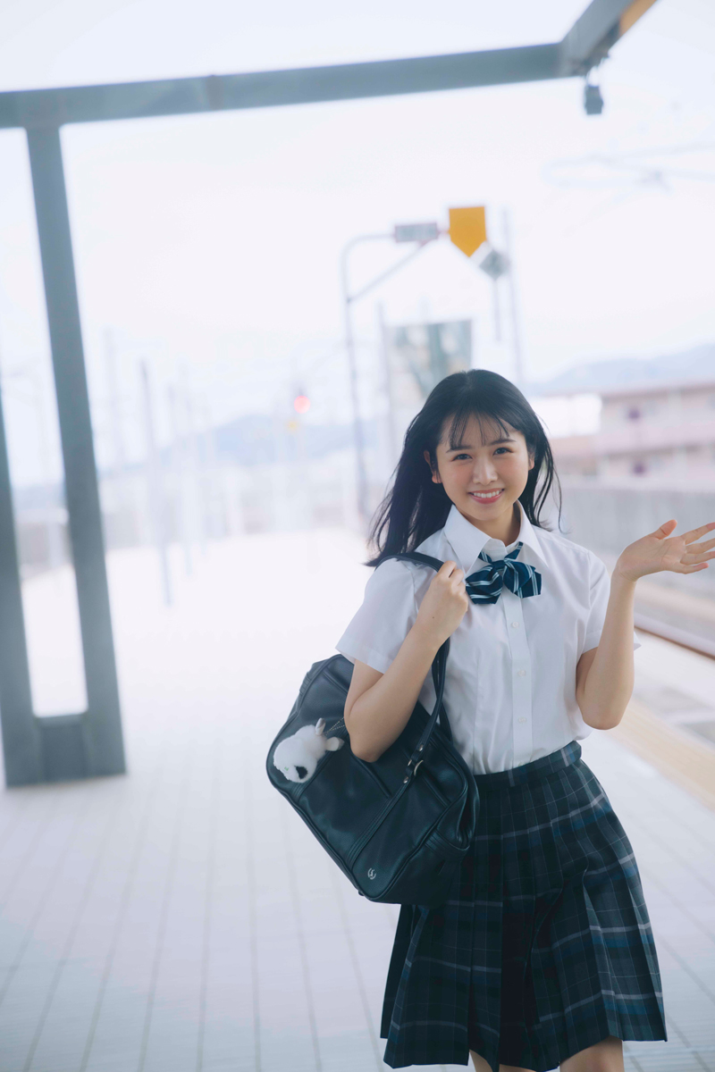 日向坂46上村ひなのファースト写真の先行カット