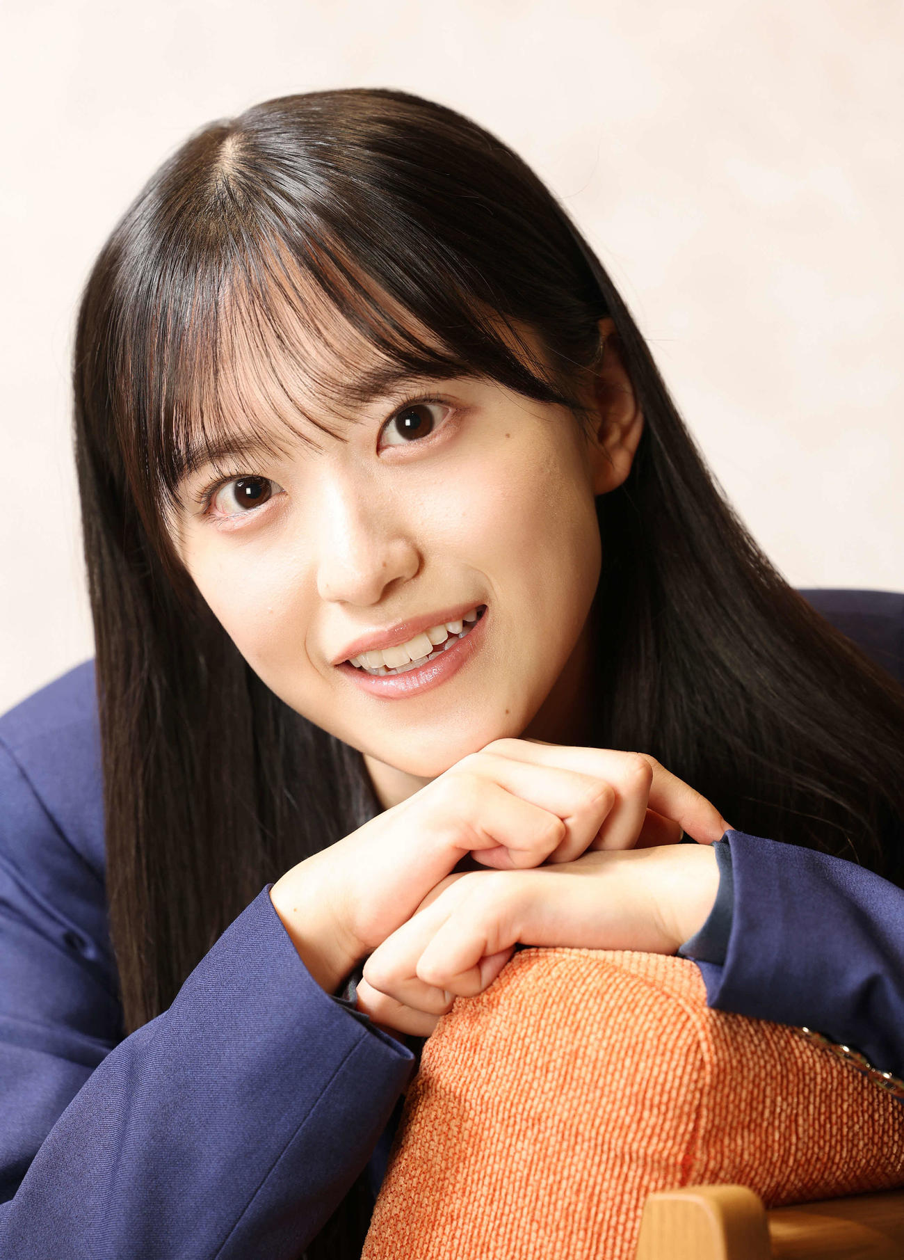 目力が印象的な村井優（撮影・中島郁夫）