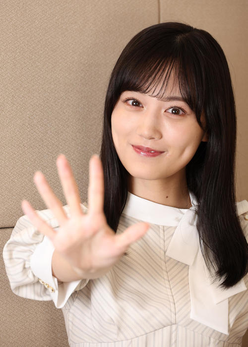 笑顔で忙しい毎日を語った乃木坂46の山下美月（撮影・中島郁夫）