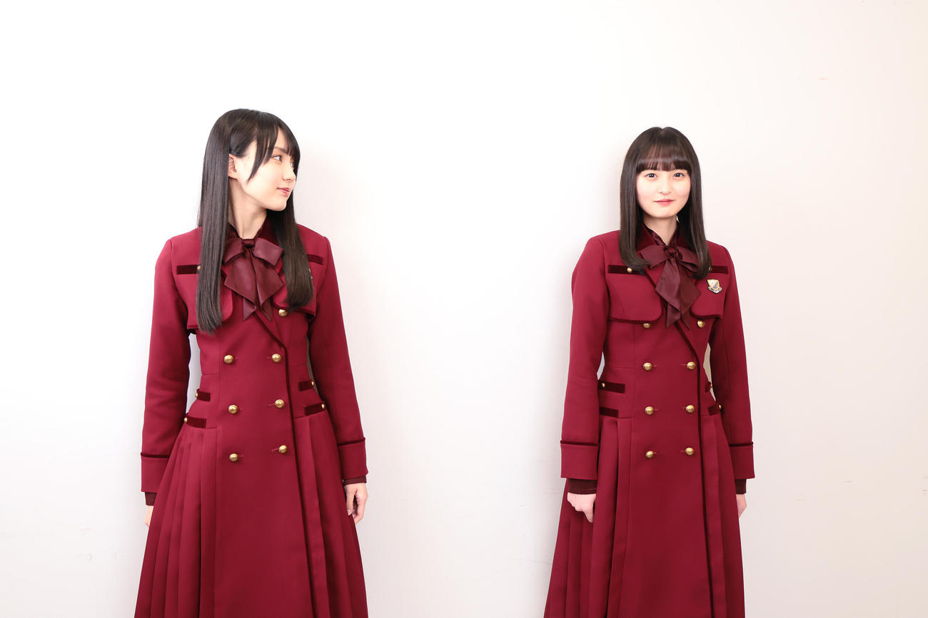 互いを思いやりながら、新曲ではダブルセンターを務める乃木坂46の賀喜遥香（左）と遠藤さくら（撮影・足立雅史）