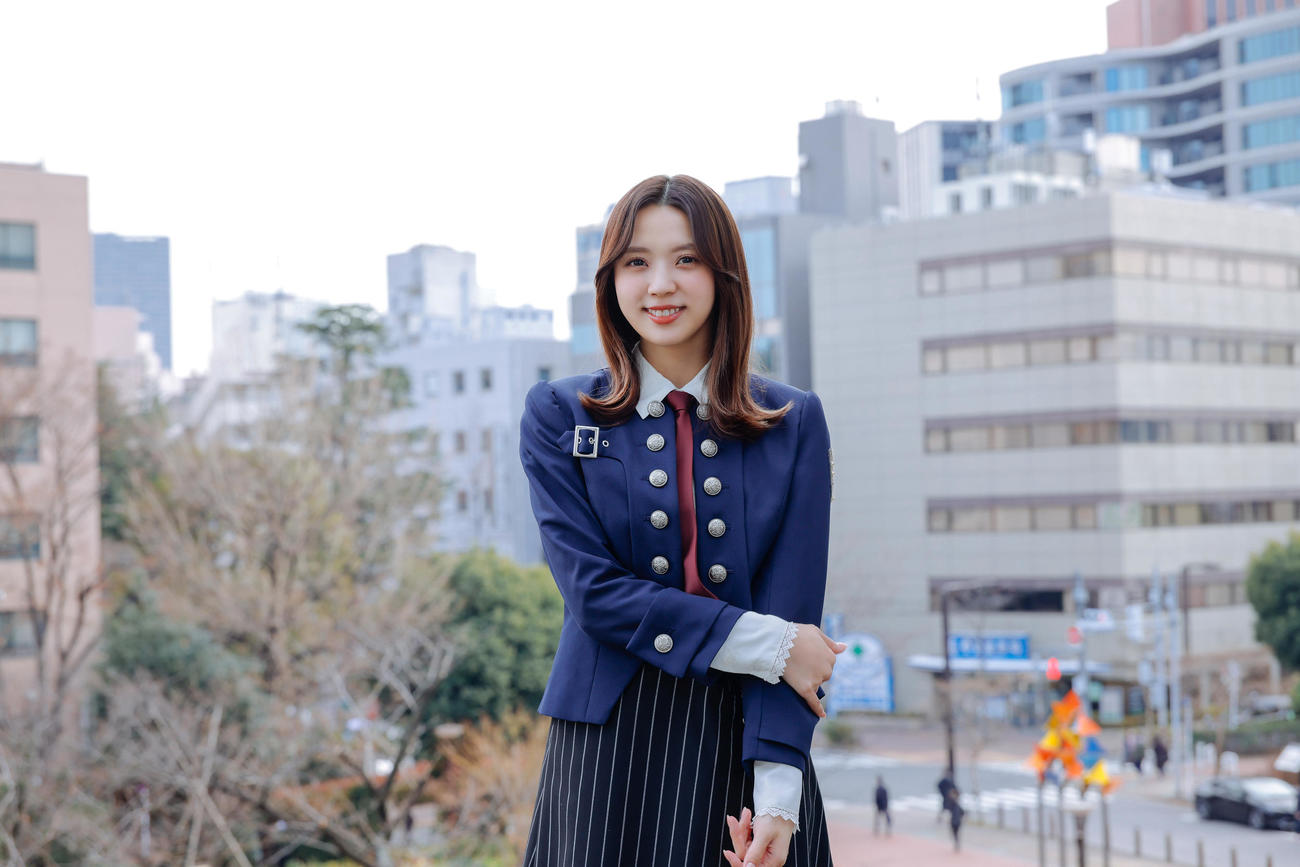 柔らかな笑顔を浮かべる櫻坂46小林由依（上山陽介氏撮影）