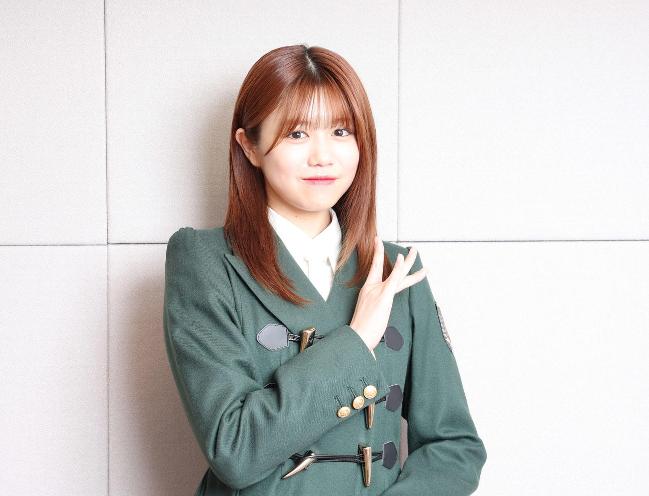 笑顔で櫻坂ポーズをする櫻坂46武元唯衣（撮影・宮地輝）