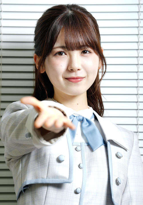 笑顔でポーズを決める乃木坂46筒井あやめ（撮影・たえ見朱実）