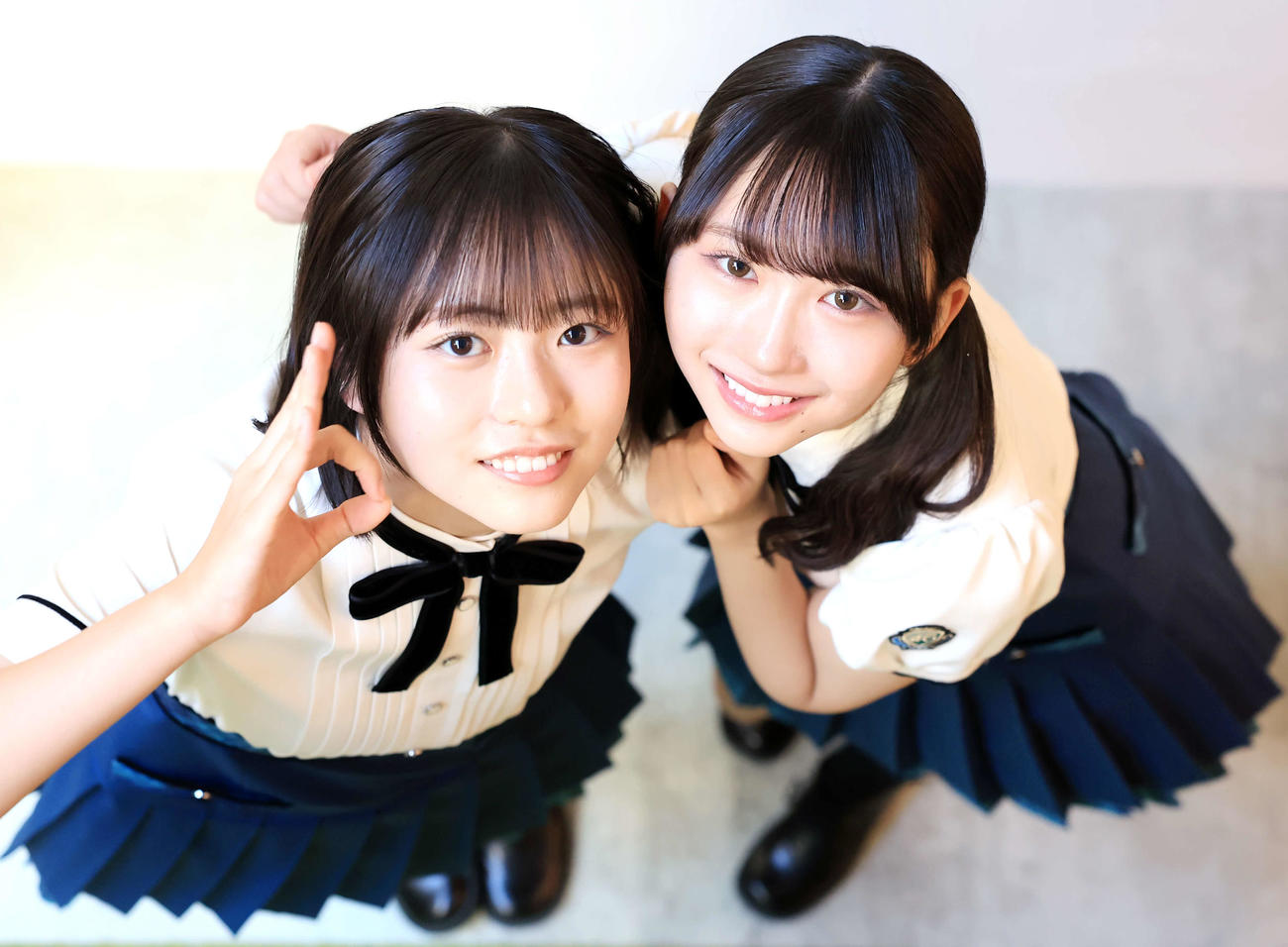 笑顔に初々しさがはじける日向坂46正源司陽子（左）と藤嶌果歩（撮影・浅見桂子）