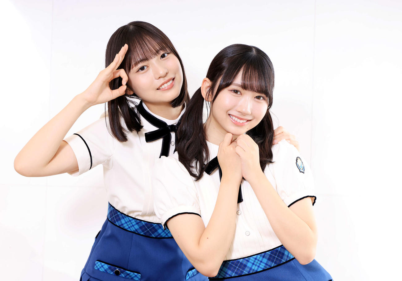 笑顔がはじける日向坂46正源司陽子（左）と藤嶌果歩（撮影・浅見桂子）