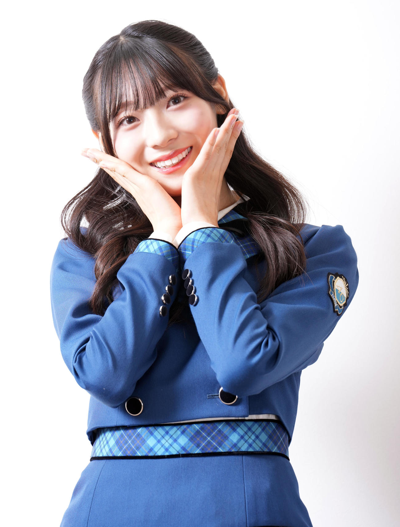 笑顔でポーズを決める日向坂46の宮地すみれ（撮影・たえ見朱実）