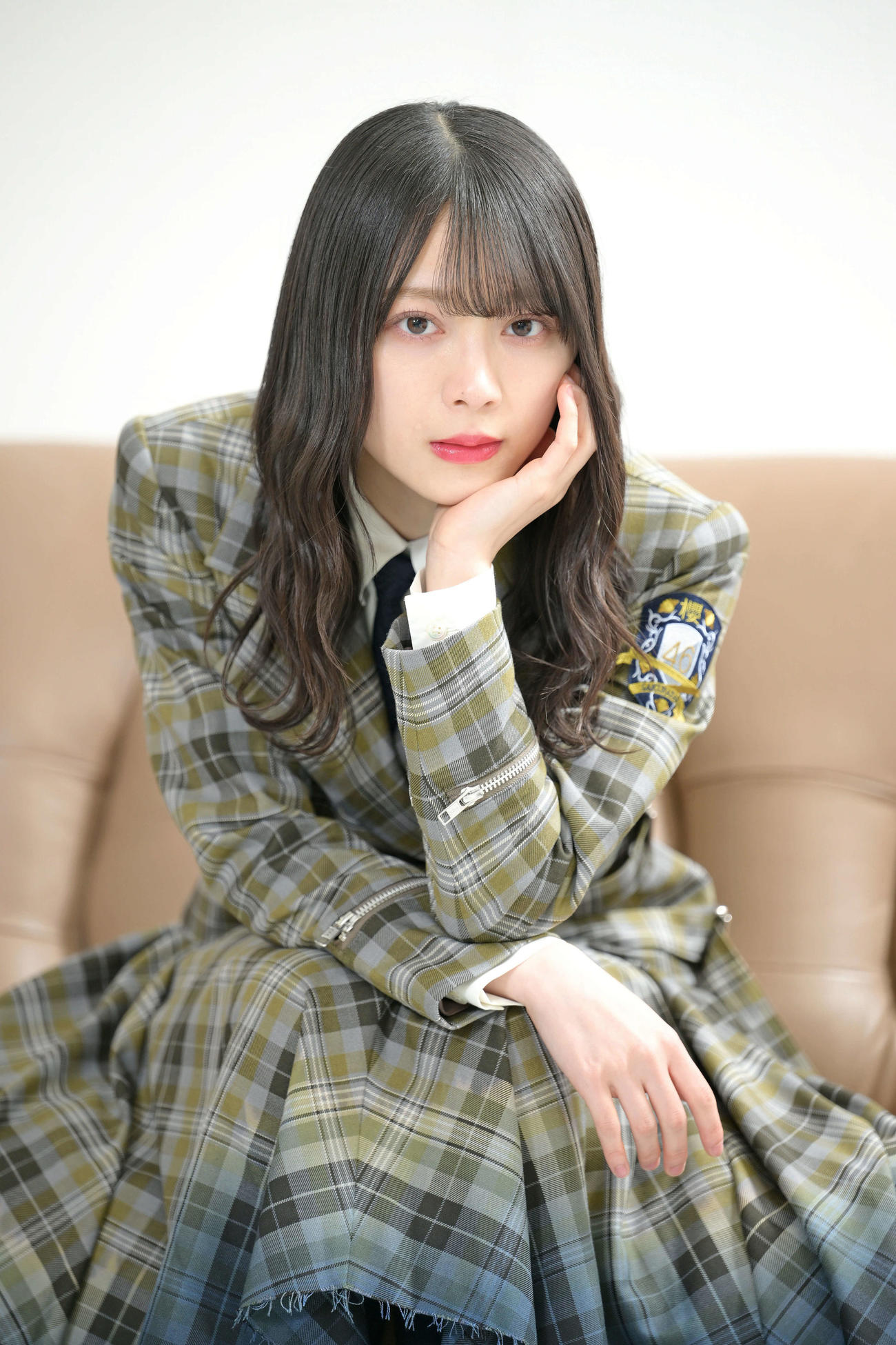 クールな表情でカメラを見つめる櫻坂46森田ひかる。力強い瞳にドキッとします（撮影・滝沢徹郎）