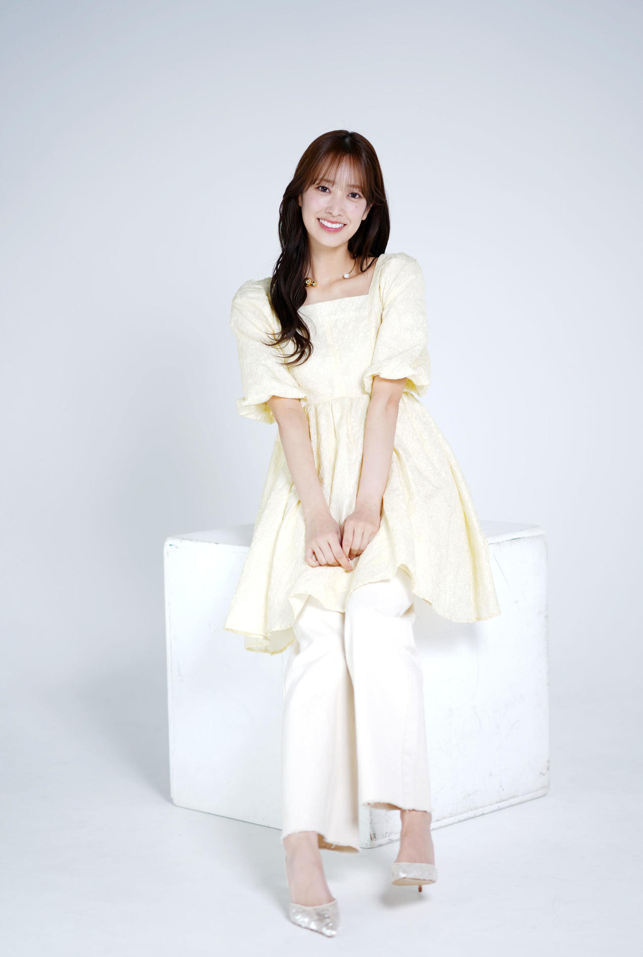 人懐っこい笑顔でカメラを見つめる日向坂46佐々木久美（撮影・横山健太）