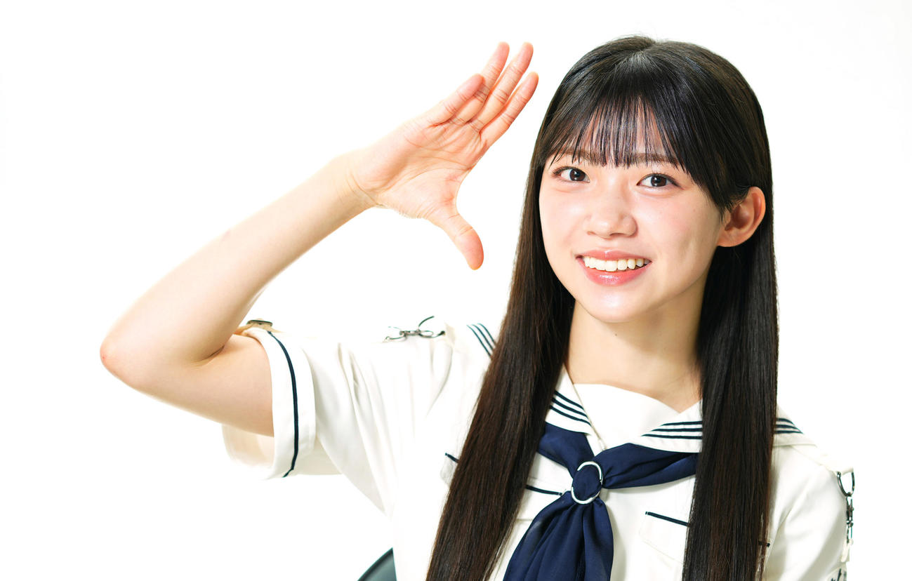 先輩たちとのエピソードを目を輝かせて語る櫻坂46の佐藤愛桜（撮影・菅敏）