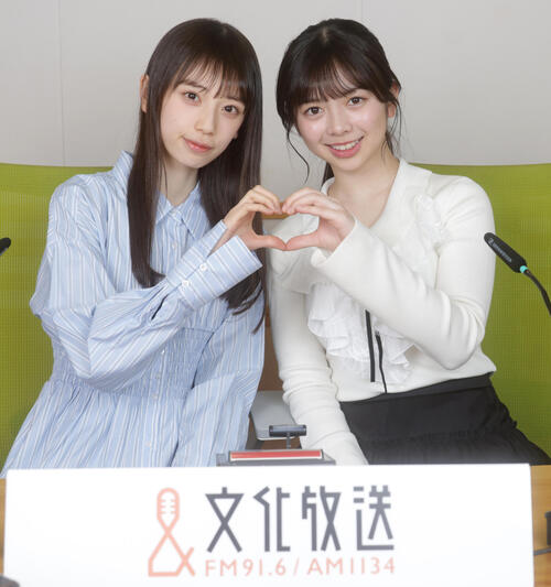 ラジオパーソナリティーへの意気込みを語る乃木坂46の矢田萌華（左）と長嶋凛桜（撮影・中島郁夫）