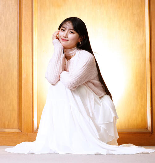 乃木坂46川﨑桜 ファン待望の初写真集で新たな魅力大解放 笑顔の「彼女