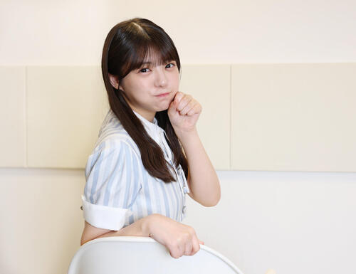 ハム顔を披露する冨里奈央(撮影・増田悦実)