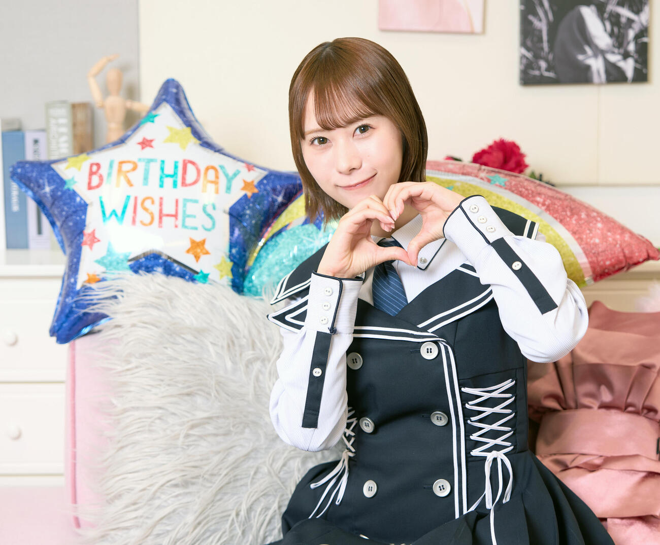 22歳の誕生日を迎え笑顔を見せる日向坂46の石塚瑶季（撮影・小島史椰）