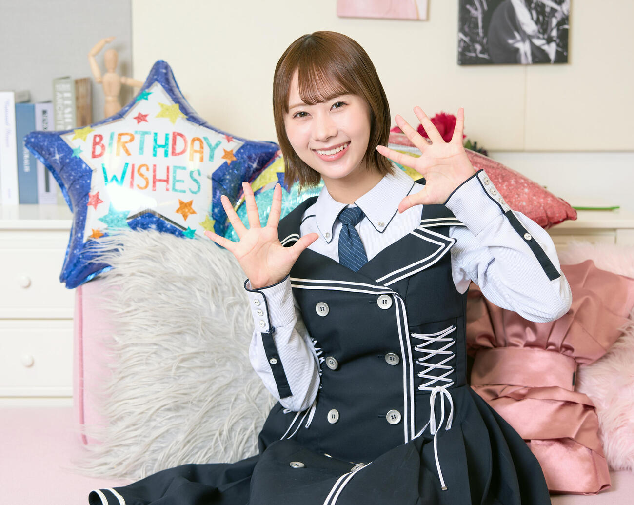 22歳の誕生日を迎え笑顔を見せる日向坂46の石塚瑶季（撮影・小島史椰）