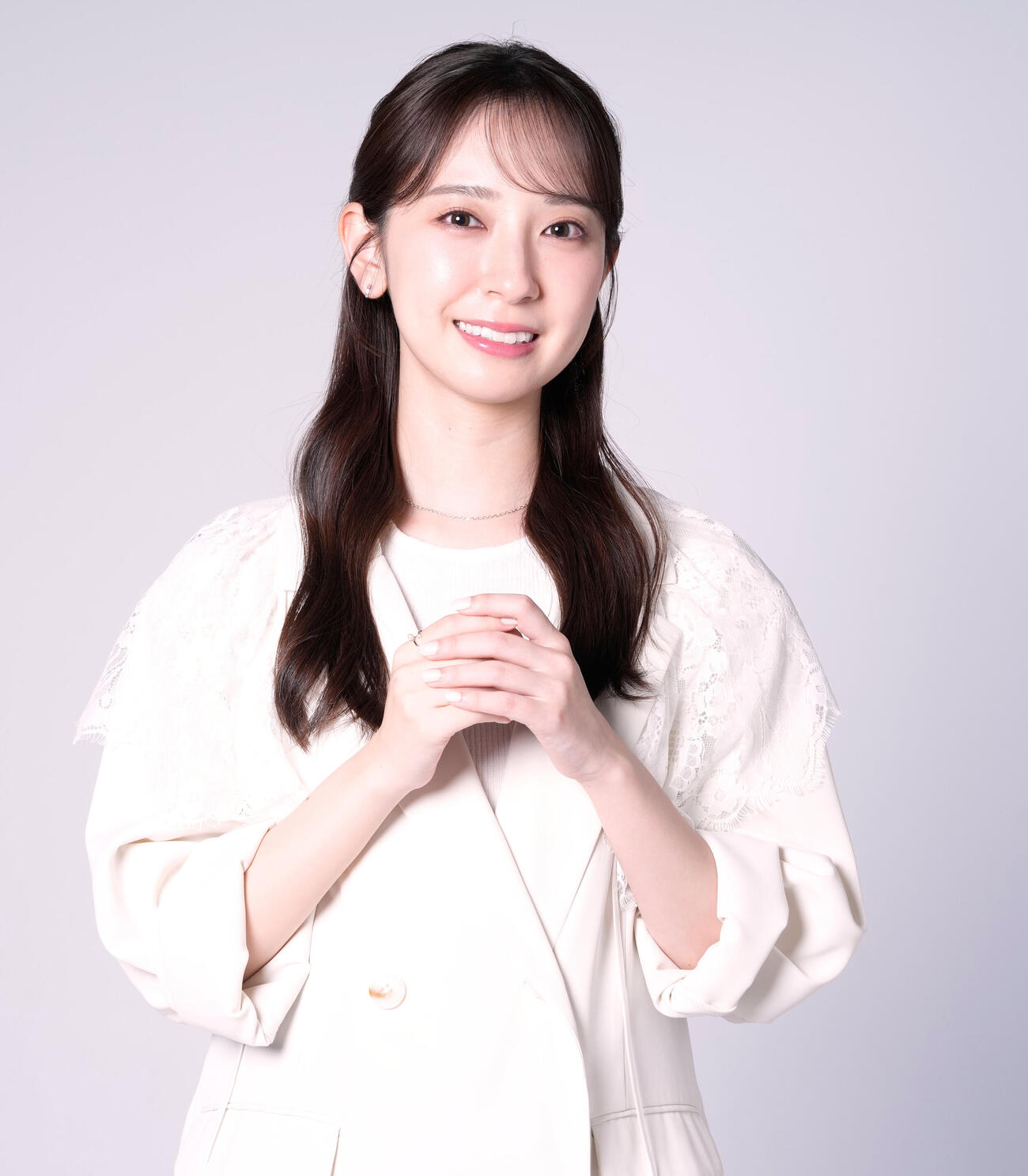 笑顔を見せる日向坂46の金村美玖（撮影・小島史椰）